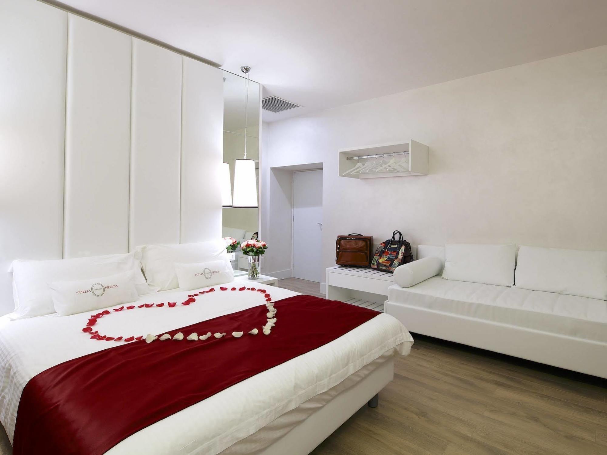 Tullia And Prisca Relais Guest House Rome Bagian luar foto