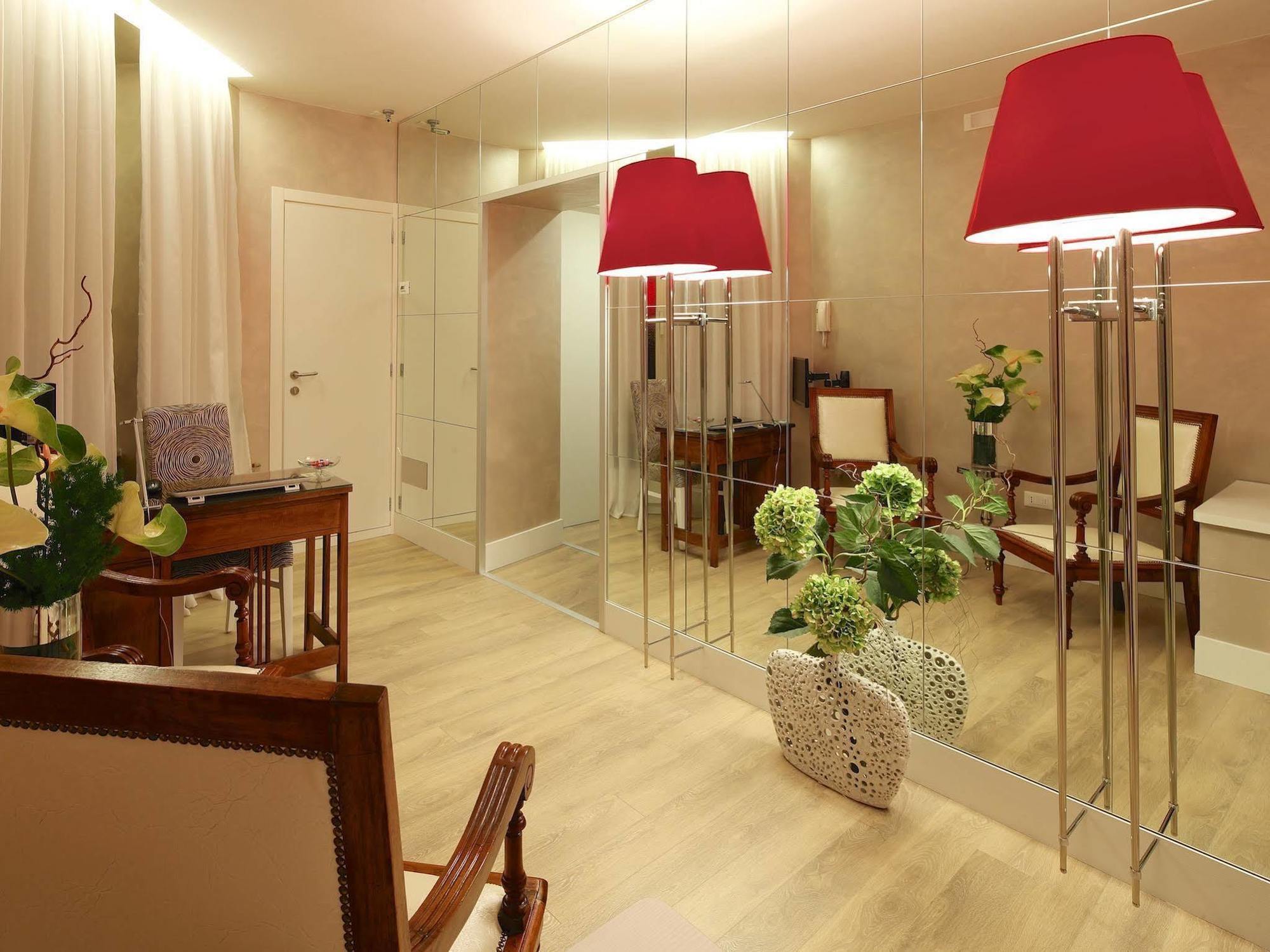Tullia And Prisca Relais Guest House Rome Bagian luar foto