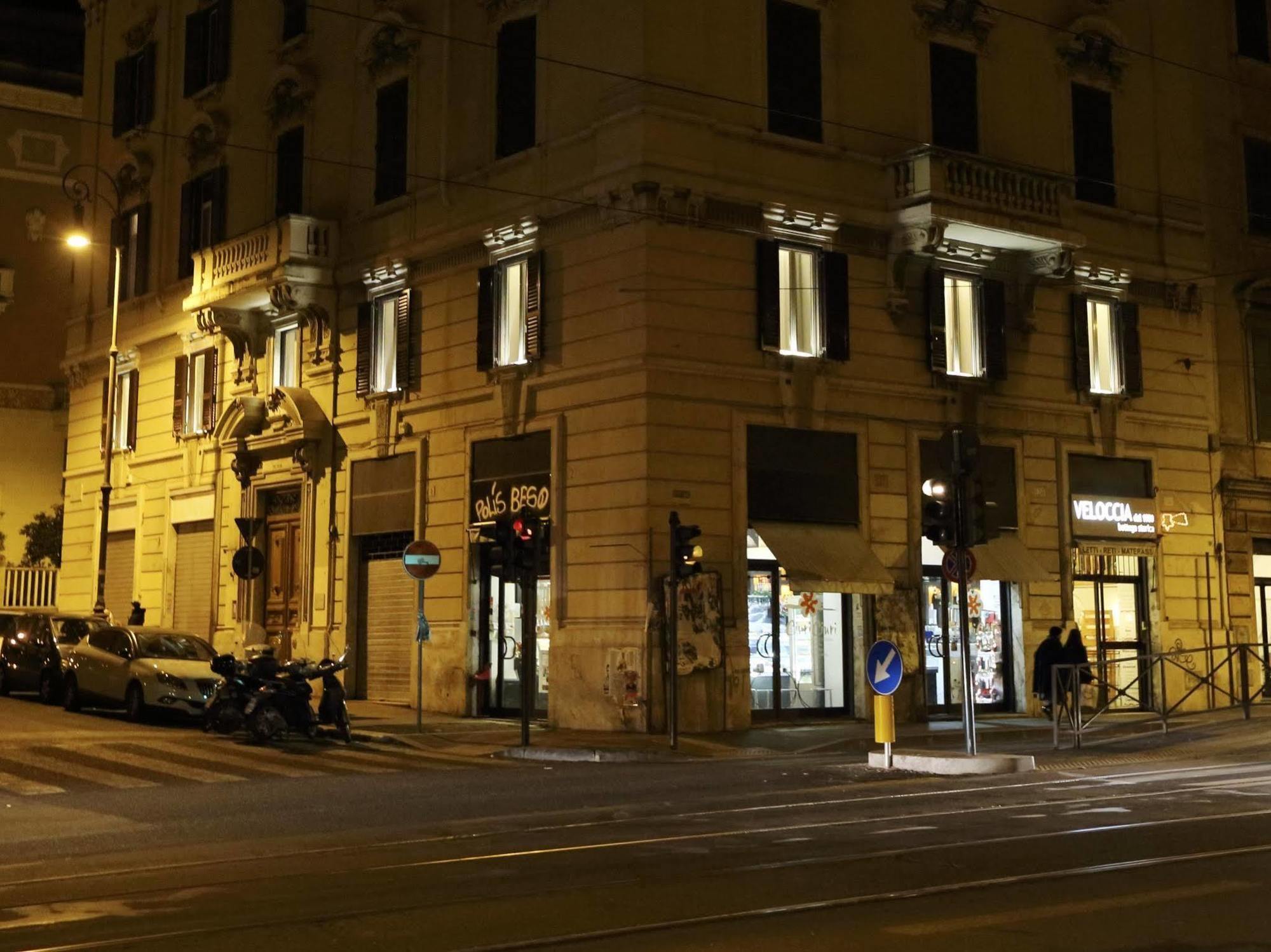 Tullia And Prisca Relais Guest House Rome Bagian luar foto